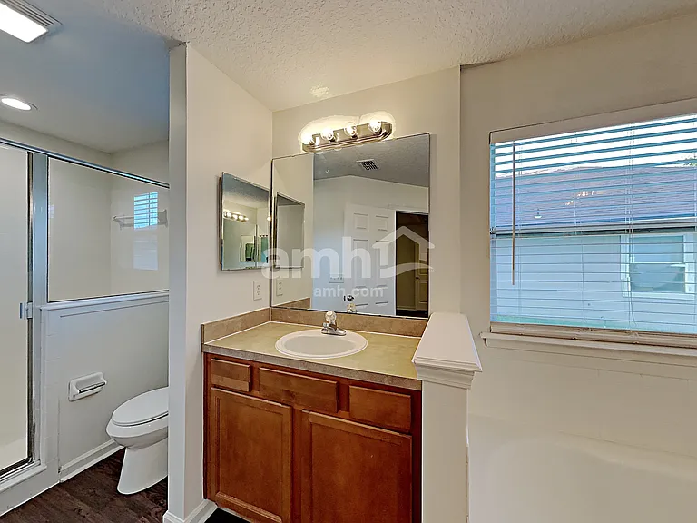 10008 Lancashire Dr — Photo 13