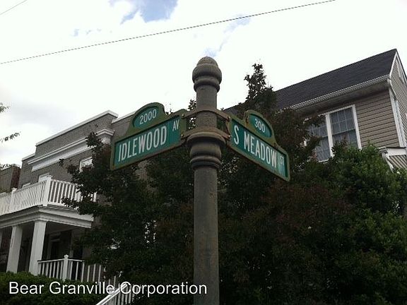 3rd image of 2010 Idlewood Ave APT A