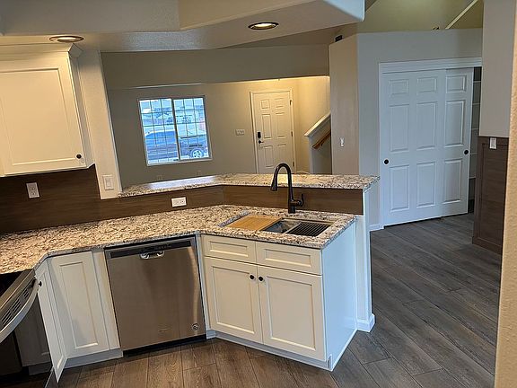 5th image of 522 N Copper River Dr