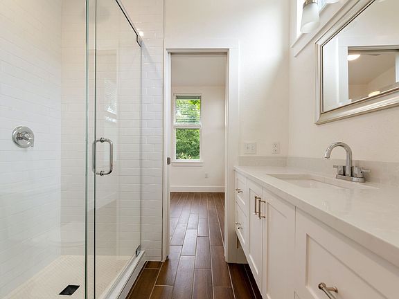 5th image of 4416 Rosedale Ave