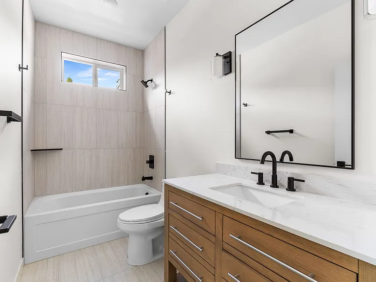 *1 Month Free Rent* A 2bd/2bath Modern Townhome In Portland's Vibrant Hollywood District — Photo 10