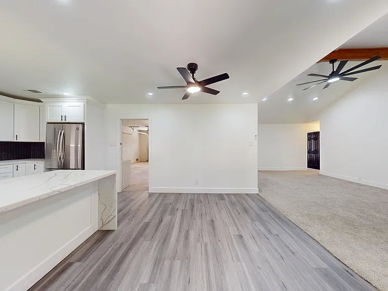 318 Renee Dr — Photo 18
