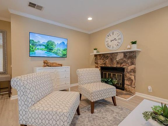 5th image of 620 Devlin Ct