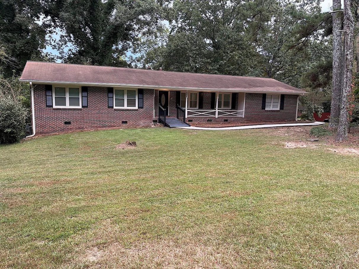 5 bed, 2716 sqft, $925 — Photo 1