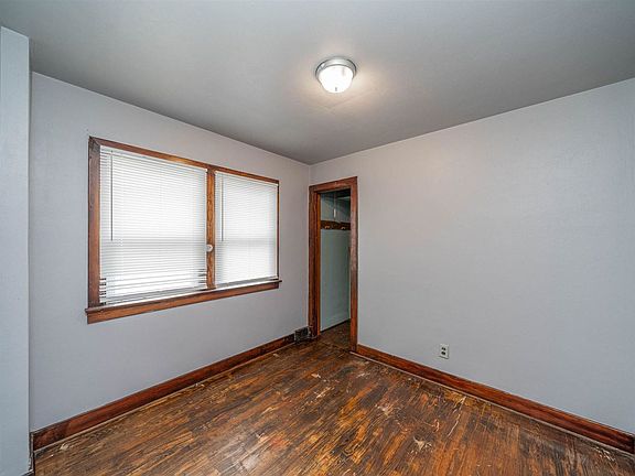 5th image of 900 Capital Ave NE