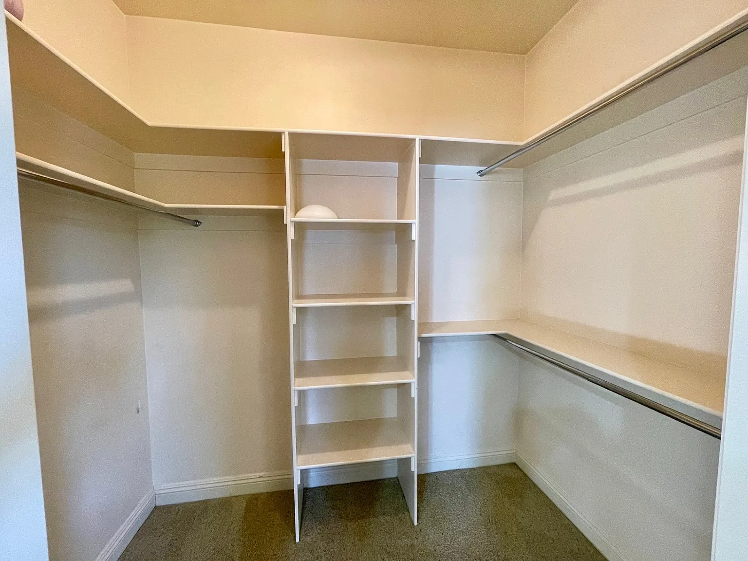 1 bed, 4322 sqft, $1,200 — Photo 2