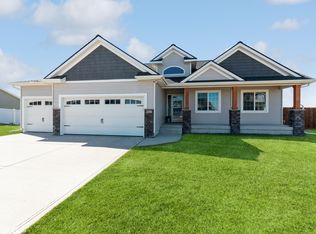 917 Ballard Dr, Huxley, IA 50124