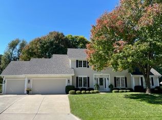 3940 Greenview Dr, Urbandale, IA 50322