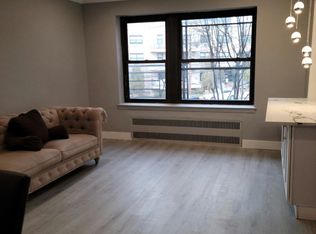 140 S Middle Neck Rd, Great Neck, NY 11021