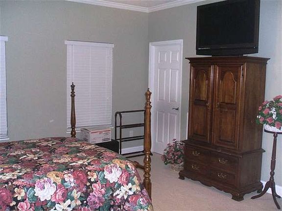 4th image of 328 Thoroughbred Dr NW