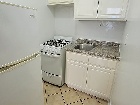 4th image of 309 W 85th St APT 32