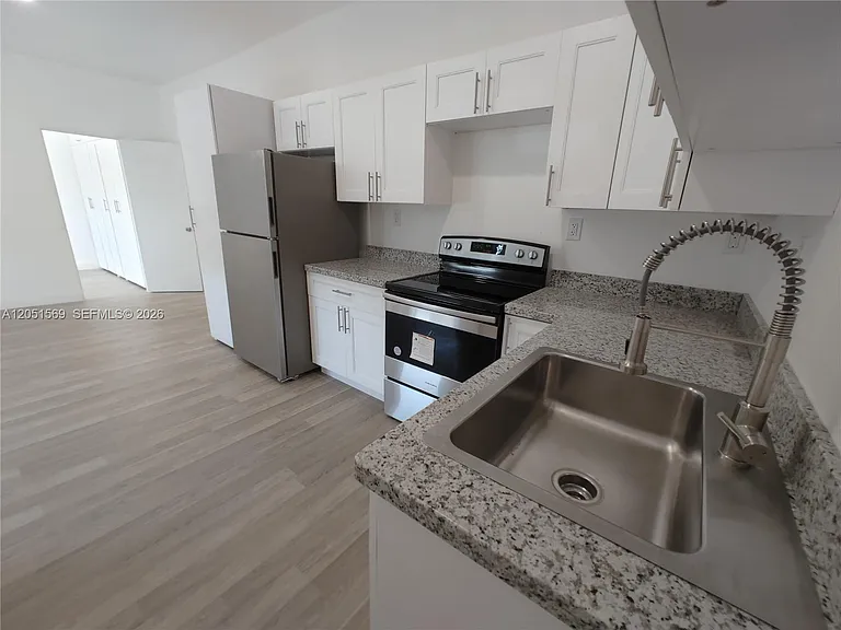 1629 SW 6th St #11 — Photo 10
