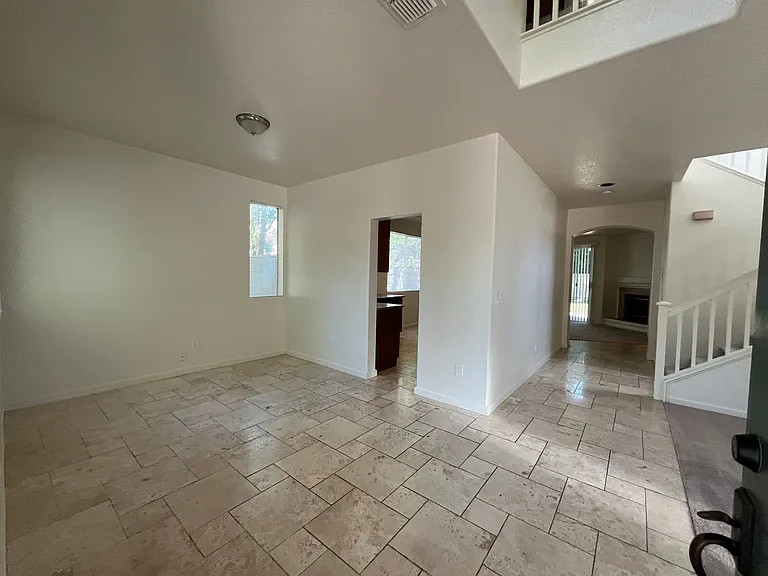 2821 Babson Dr — Photo 2