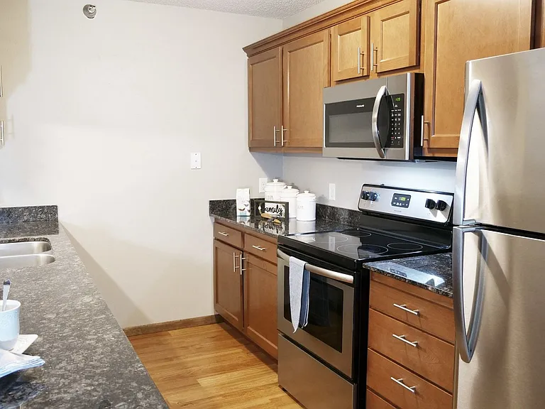Legacy Pointe Apartments — Photo 15