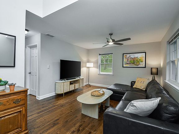 3rd image of 701 Willis St
