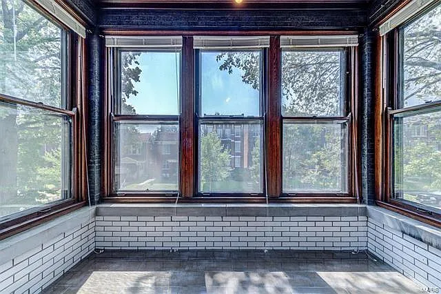 5779 Pershing Ave — Photo 14