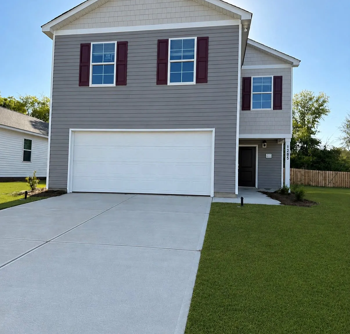 4 bed, 1927 sqft, $700 — Photo 1