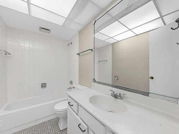 4th image of 350 Plum Creek Dr #504