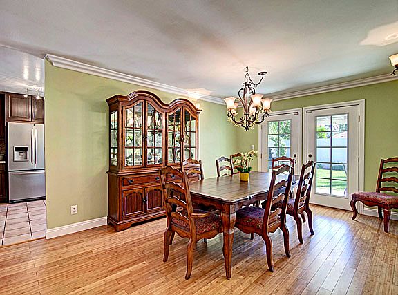 4th image of 5708 Newcastle Ave