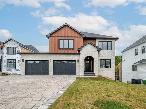 89 Cairnstone Ln, Halifax, NS B4B 2G5