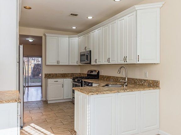 4th image of 149 Willow Wood Dr