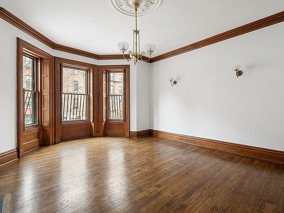 2nd image of 381 Beacon St