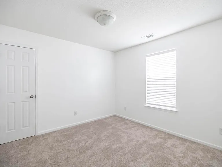205 Wembley Dr — Photo 20