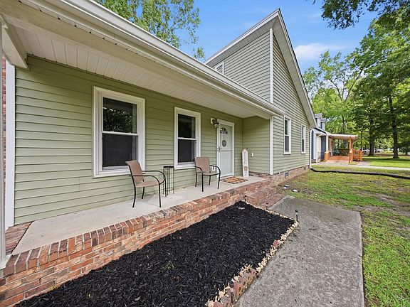 4th image of 306 Lord Howe Rd