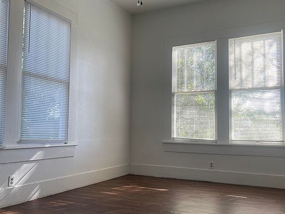 3rd image of 306 S Fenton Ave
