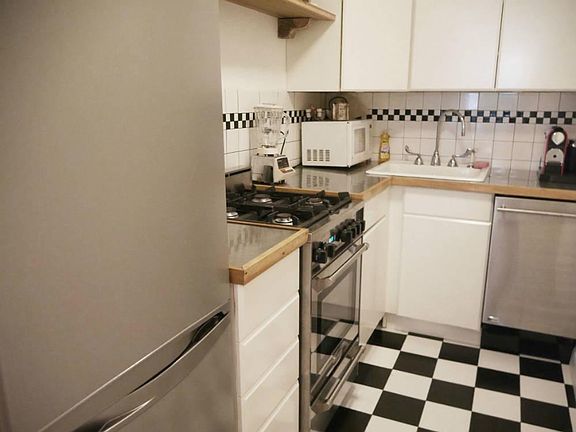 5th image of 160 3rd Ave #2C