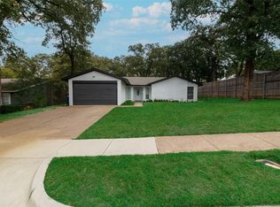 1400 Fair Oaks Blvd, Euless, TX 76039
