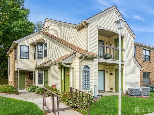 1101 Harbor Club Dr, Parlin, NJ 08859