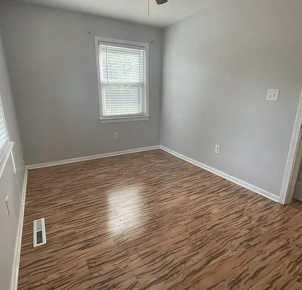 4705 Oak Grove Rd — Photo 9