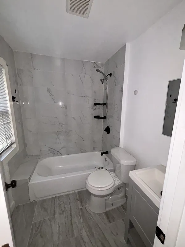 2 bed, 1.0 bath, 877 sqft, $1,100 — Photo 3