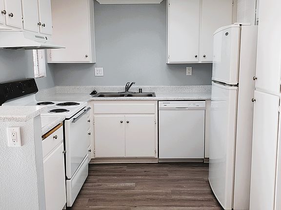 2nd image of 220 Woodland Pkwy Unit 148