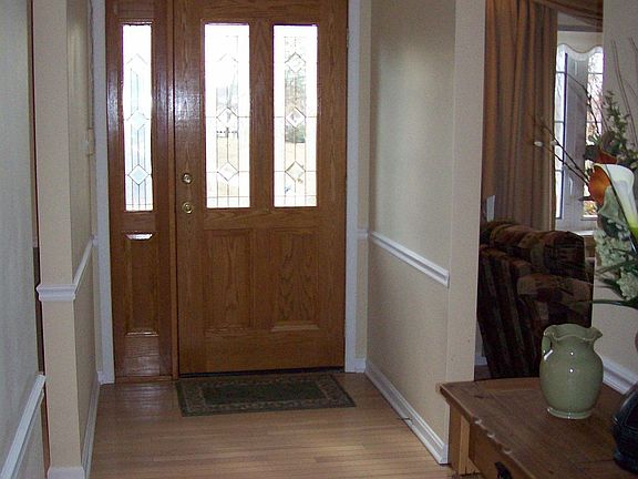 Foyer*Hardwood floor*Chair Rail*Crown Moulding