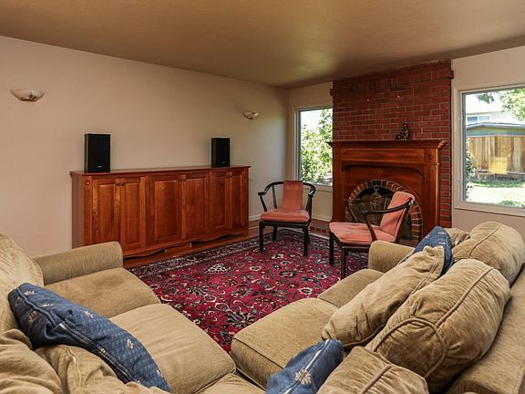 4th image of 6682 Mount Holly Dr