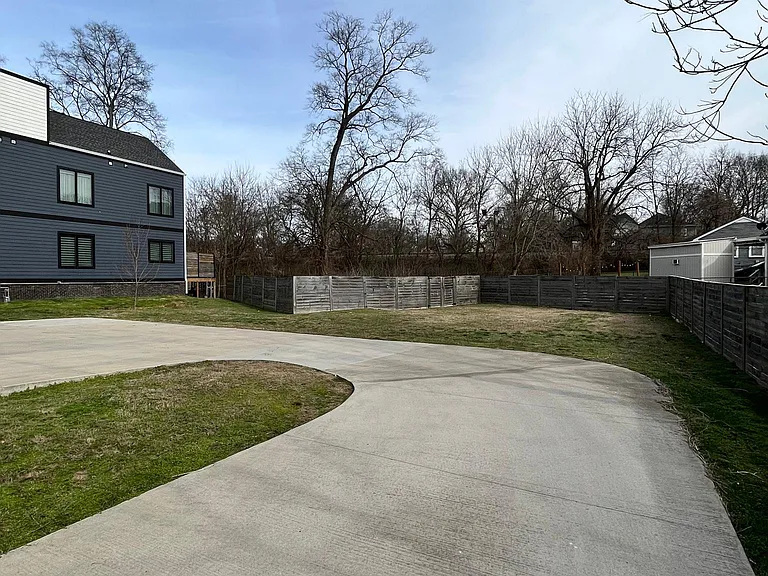 2700 Bronte Ave #B — Photo 19