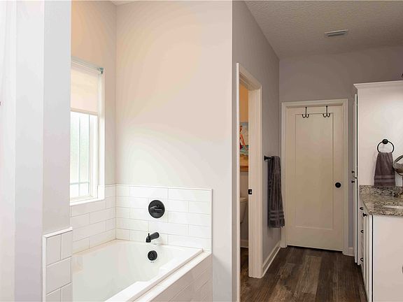 5th image of 840 Emanuel Church Rd