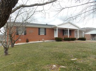 805 Riverside Cir, Celina, TN 38551