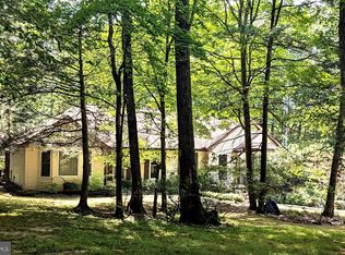 85 W Mountain Top Dr, Orrtanna, PA 17353