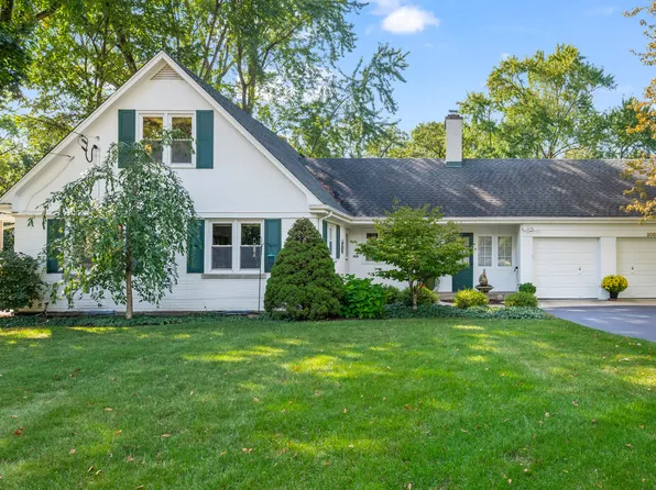 208 Biltmore Dr, North Barrington, IL 60010