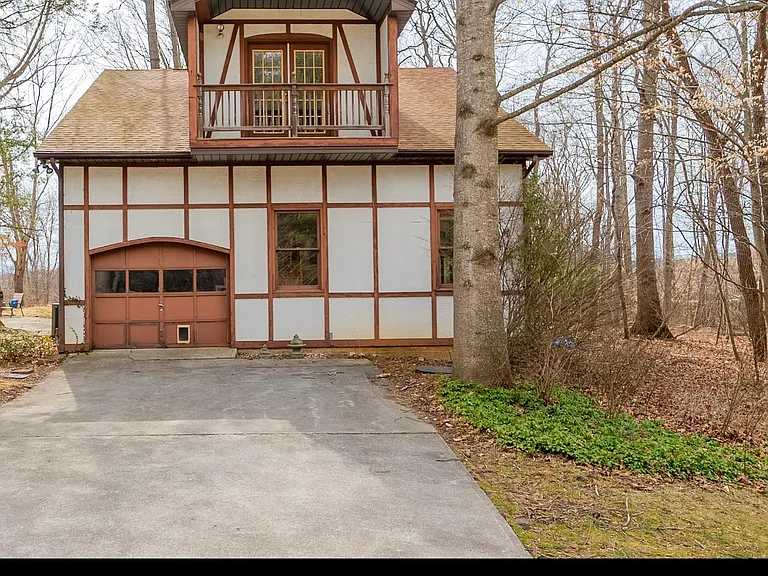 1701 Sterling Dr — Photo 2