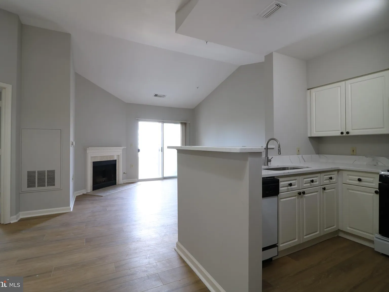 Worldgate Condo — Photo 2