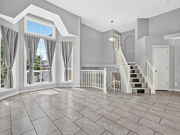 5th image of 254 Douglas Glen Ct W