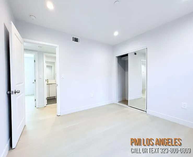 3 bed, 2.0 bath, 1200 sqft, $3,200 — Photo 4