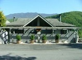 661 Woodland Dr, Gatlinburg, TN 37738