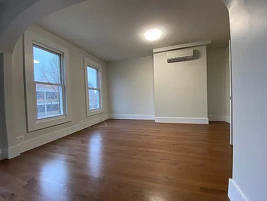 2nd image of 542 Willoughby Ave #2B