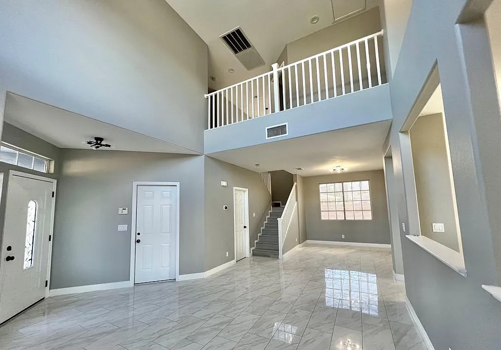4 bed, 1900 sqft, $2,795 — Photo 3