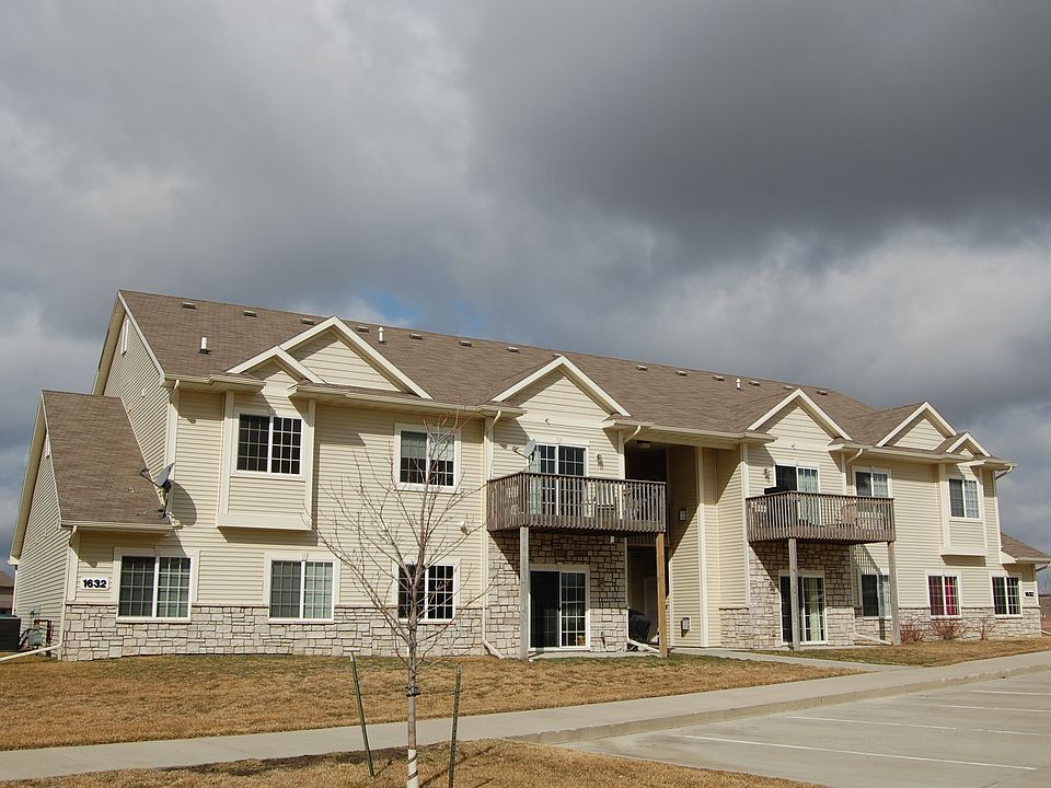 1st image of 1632 NW Prairie Lakes Dr #5